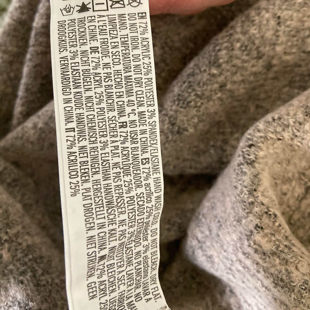 NWOT Forever 21 Deep V sweater - Picture 6 of 6